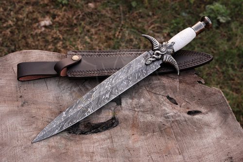 Damascus collectible dagger